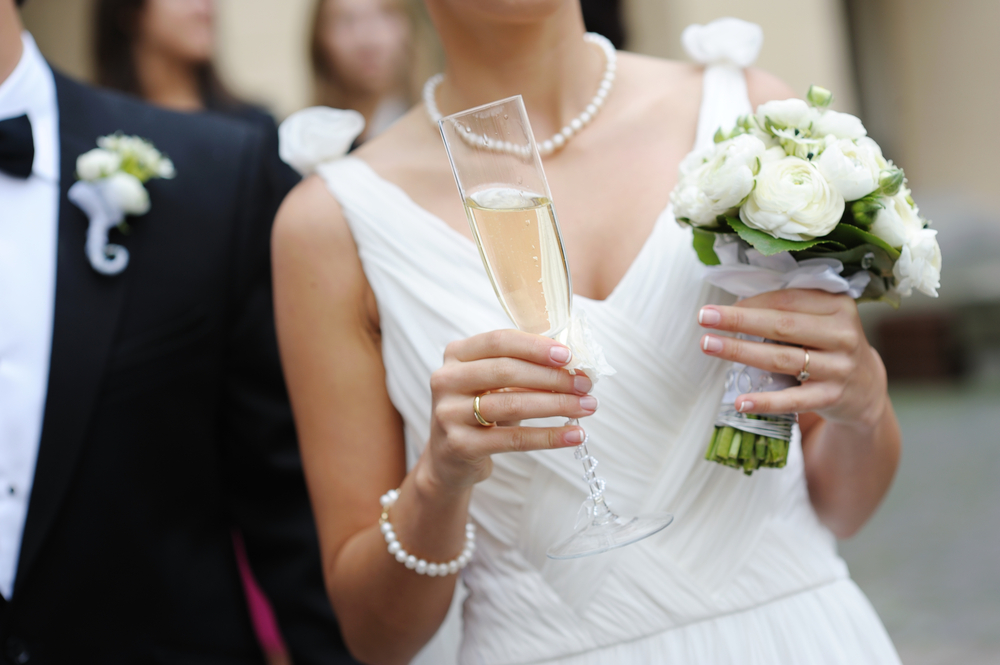 1.-Bride-Groom-champagne1